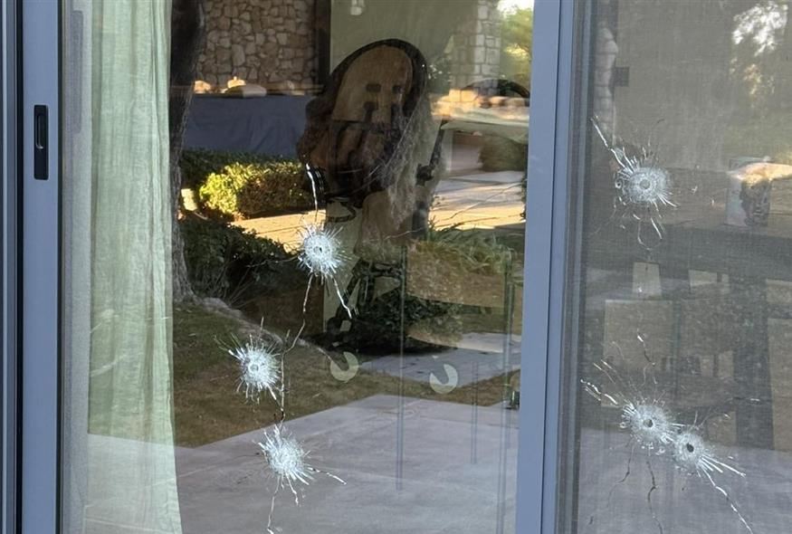 Δεκατέσσερις πυροβολισμοί έξω από οικία γνωστού επιχειρηματία στη Ρόδο (dimokratiki.gr)