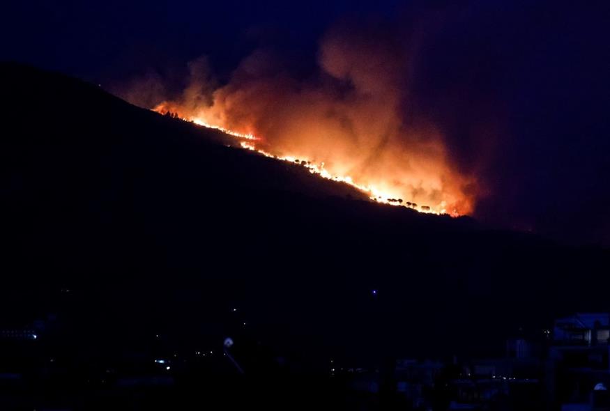 Στιγμιότυπο από τη μεγάλη φωτιά/ΚΟΝΤΑΡΙΝΗΣ ΓΙΩΡΓΟΣ /EUROKINISSI