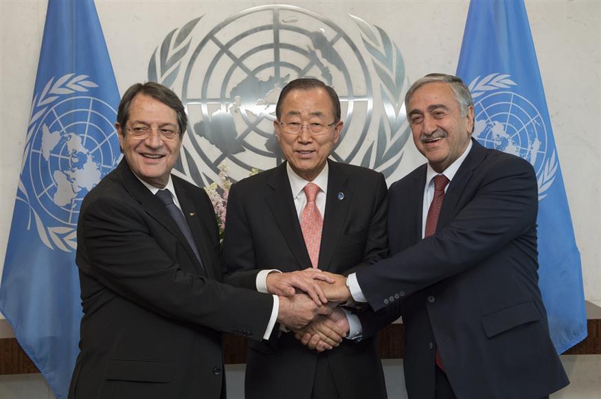 (από αριστερά) Αναστασιάδης, Μπαν κι Μουν και Ακιντζί  (Isaac Billy/The United Nations via AP)
