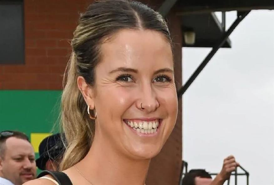 Η Κόρμπι Τζιν Γουόλπολ (FACEBOOK)