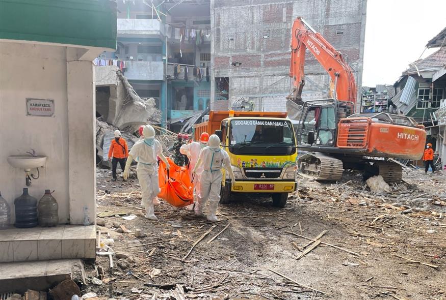 Κατάρρευση οικοτροφείου στην Ινδονησία (AP)