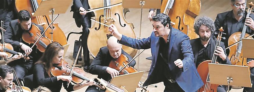 Ο Γιώργος Πέτρου θα διευθύνει την Καμεράτα - Ορχήστρα Φίλων της Μουσικής στις 4 παραστάσεις, τις οποίες θα σκηνοθετήσει παράλληλα