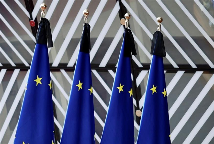 Σημαίες της ΕΕ (AP Photo/Olivier Matthys)