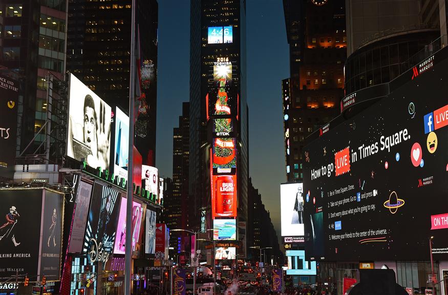 Χριστούγεννα στην Times Square/(Diane Bondareff/AP Images for Toshiba and TDK)