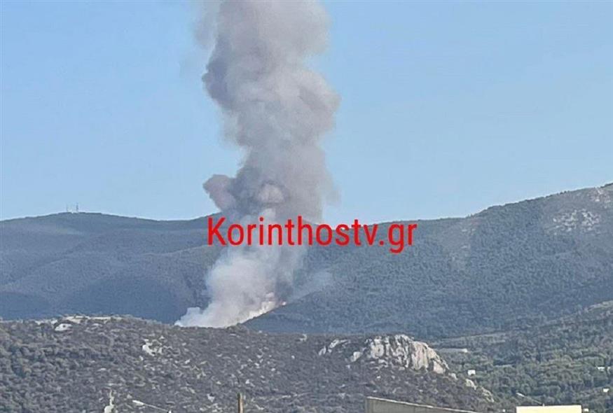 Ανεξέλεγκτη καίει η φωτιά στο Κατακάλι Κορινθίας (korinthostv.gr)