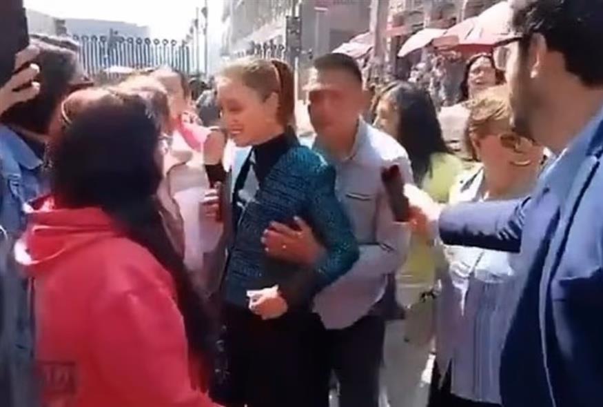 Σεξουαλική επίθεση κατά της προέδρου του Μεξικού στη μέση του δρόμου (X)