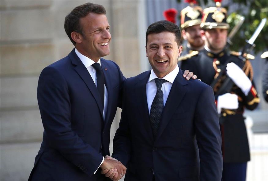 Βολοντίμιρ Ζελένσκι και Εμανουέλ Μακρόν σε συνάντηση στο Παρίσι (φωτογραφία αρχείου / Associated Press)