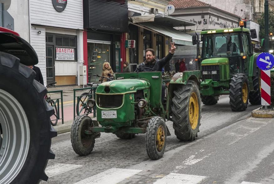 Βγαίνουν στους δρόμους μαζικά οι αγρότες (Eurokinissi)