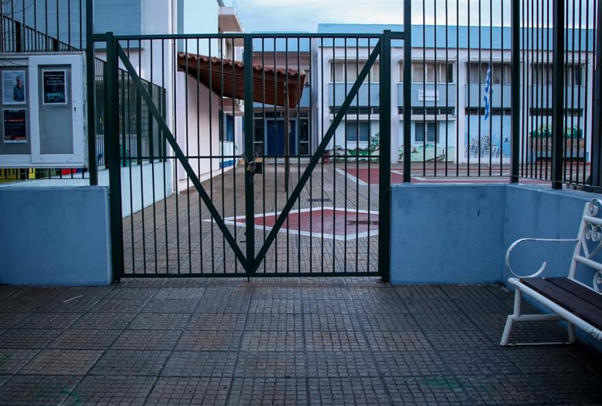 Κλειστό σχολείο (ΤΑΚΗΣ ΣΑΓΙΑΣ/EUROKINISSI)