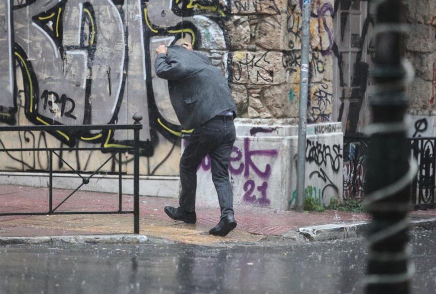 Η κακοκαιρία Adel χτυπά σήμερα και την Αττική (Eurokinissi)