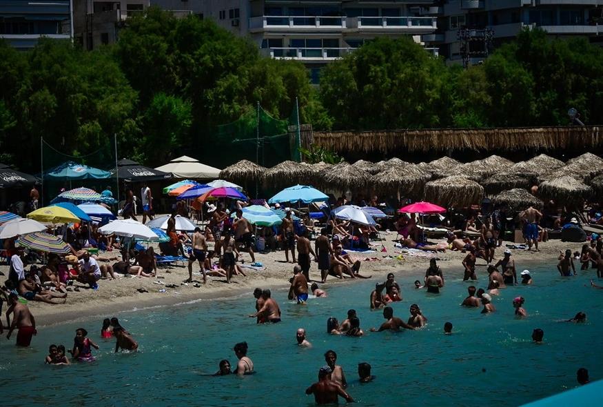 Παραλία - καύσωνας (ΜΙΧΑΛΗΣ ΠΑΠΑΝΙΚΟΛΑΟΥ/EUROKINISSI)