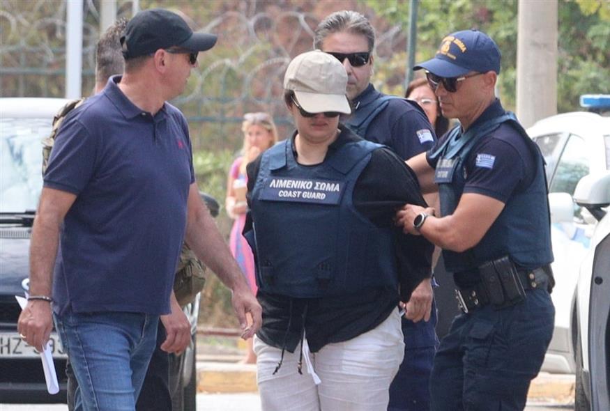 Ενώπιον του ανακριτή βρέθηκε η 32χρονη μητέρα που κατηγορείται ότι εγκατέλειψε τη σορό της 3χρονης κόρης της στην παραλία (Eurokinissi)