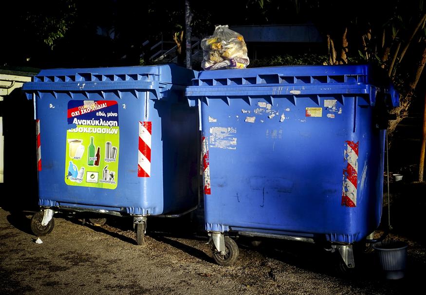 Κάδοι ανακύκλωσης (EUROKINISSI/ΓΙΩΡΓΟΣ ΚΟΝΤΑΡΙΝΗΣ)
