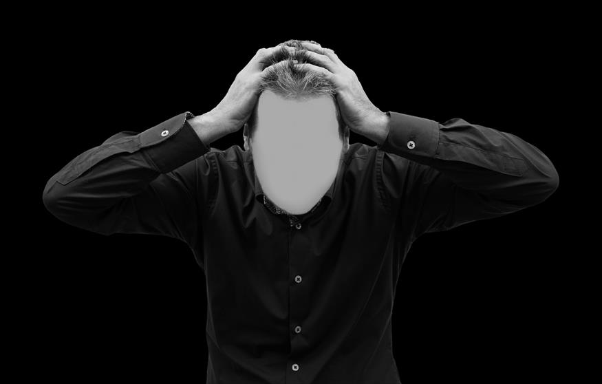 Άνδρας πάσχει από burnout/pixabay.com