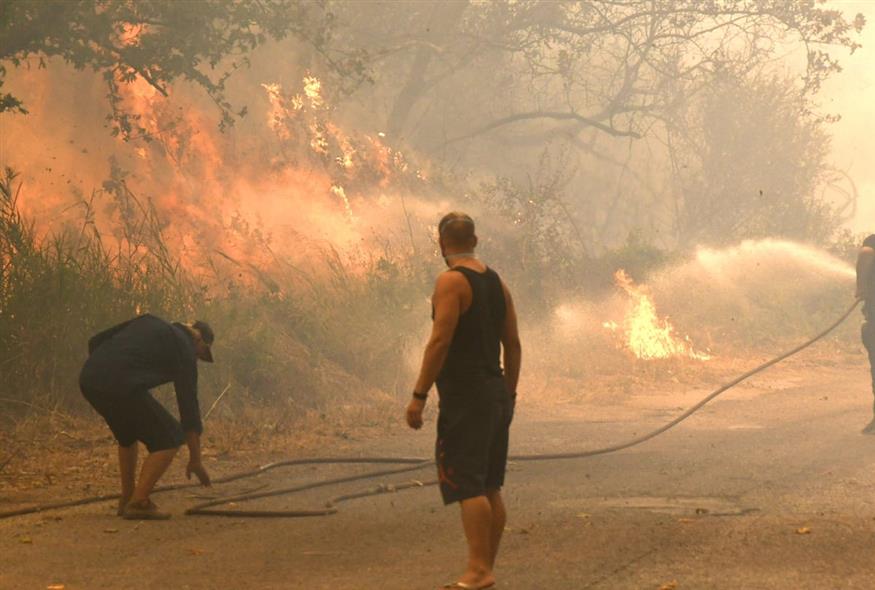 Φωτιά στην Αχαία/INTIME