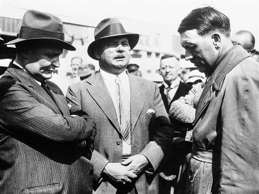Ο Χέρμαν Γκέρινγκ, ο Ερνστ Ρεμ και ο Χίτλερ συζητούν/ copyright: AP PHOTOS