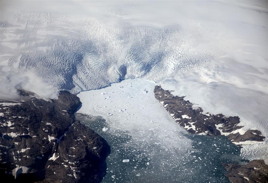 Επιστήμονες κρούουν τον κώδωνα του κινδύνου για τη Γροιλανδία (AP Photo/David Goldman)