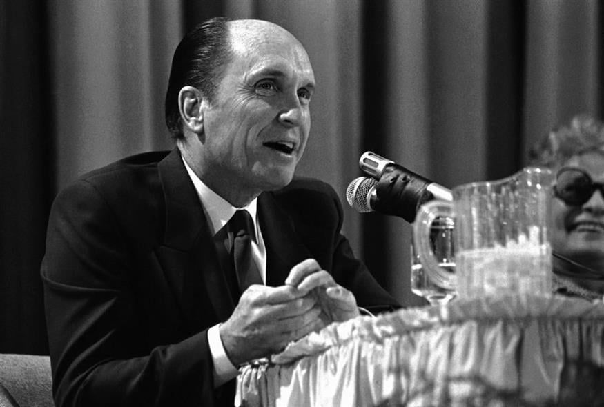 Ρόμπερτ Ντιβάλ (ΑP)