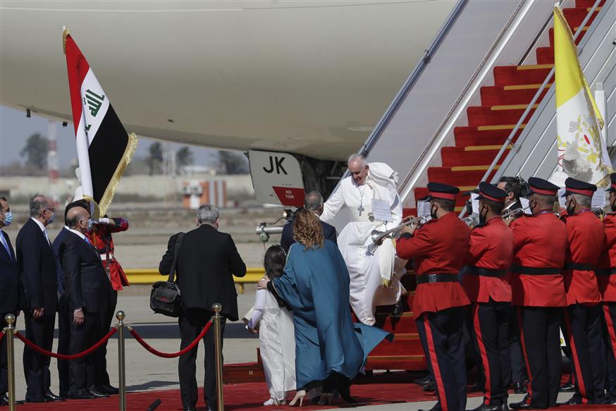 Η άφιξη του Πάπα Φραγκίσκου στο Ιράκ (AP)