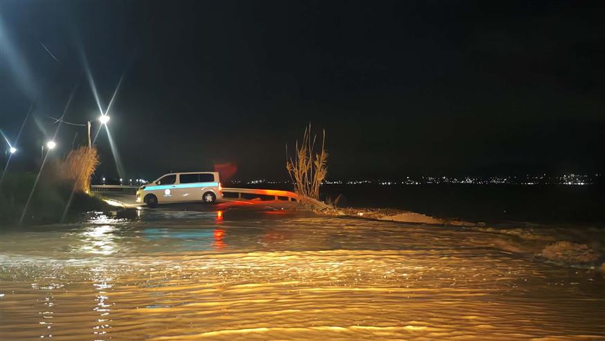 Ποτάμια οι δρόμοι στον Κάλαμο
