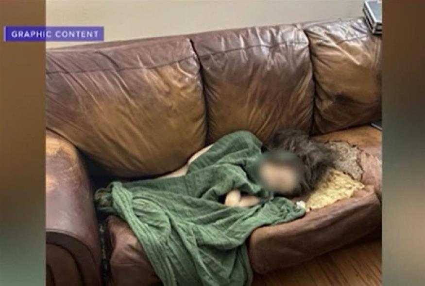 ΗΠΑ: Άφησαν την κόρη τους να λιώσει σε καναπέ