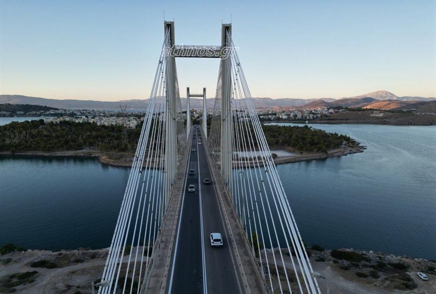 H διαχείριση της κυκλοφορίας των οχημάτων παράλληλα με τις εργασίες είναι το μεγάλο στοίχημα για το Υπουργείο Υποδομών, τον Ανάδοχο και την ΕΛ.ΑΣ. Φωτογραφία Κώστας Ασημακόπουλος ethnos.gr