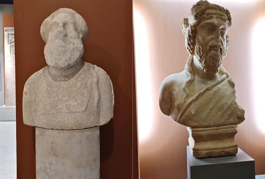 Μαρμάρινες προτομές του Διονύσου διαφορετικών εποχών, όλες στο Αρχαιολογικό Μουσείο Δράμας | © Χριστίνα Τσαμουρά