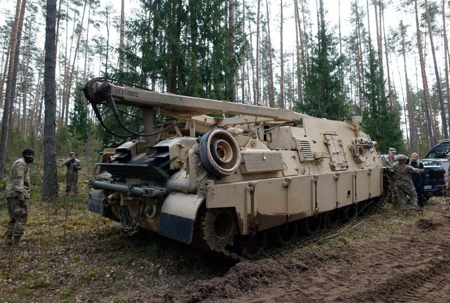 Tεθωρακισμένα οχήματα (AP)