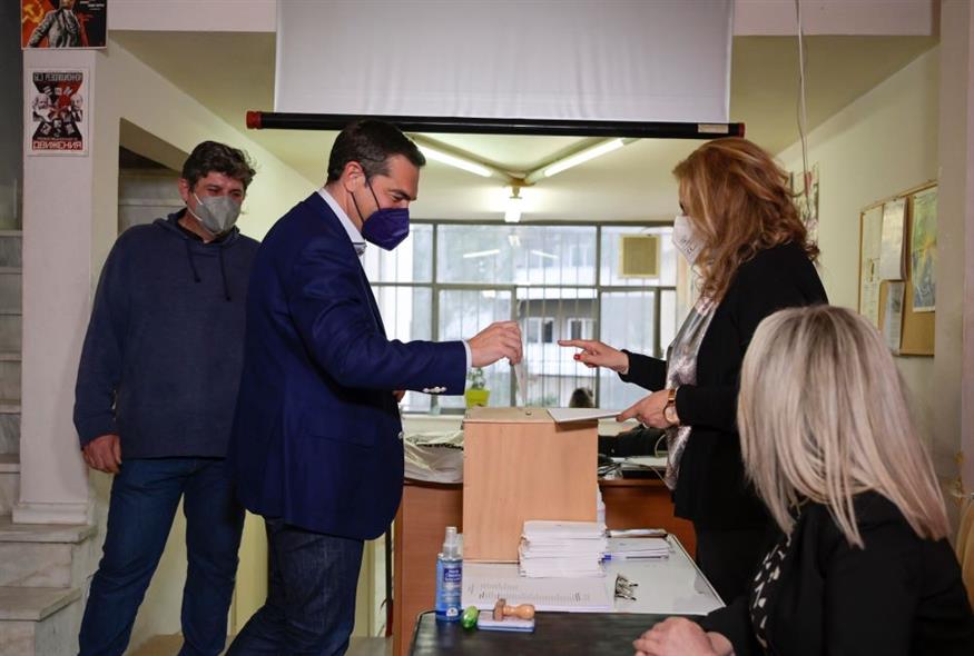 Ο Αλέξης Τσίπρας ψήφισε για συνέδρους στον ΣΥΡΙΖΑ