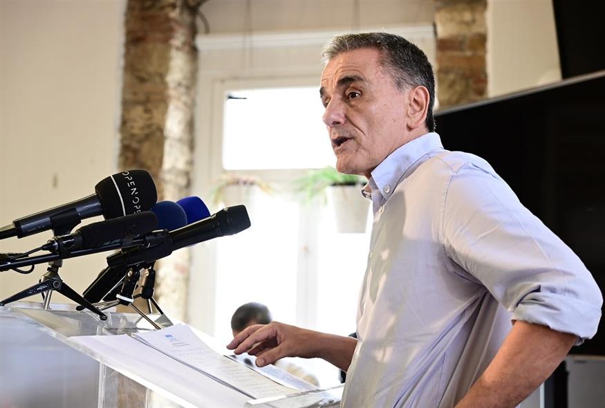 Ο Ευκλείδης Τσακαλώτος ανακοίνωσε την υποψηφιότητά του για την προεδρία του ΣΥΡΙΖΑ (ΜΙΧΑΛΗΣ ΚΑΡΑΓΙΑΝΝΗΣ/EUROKINISSI
