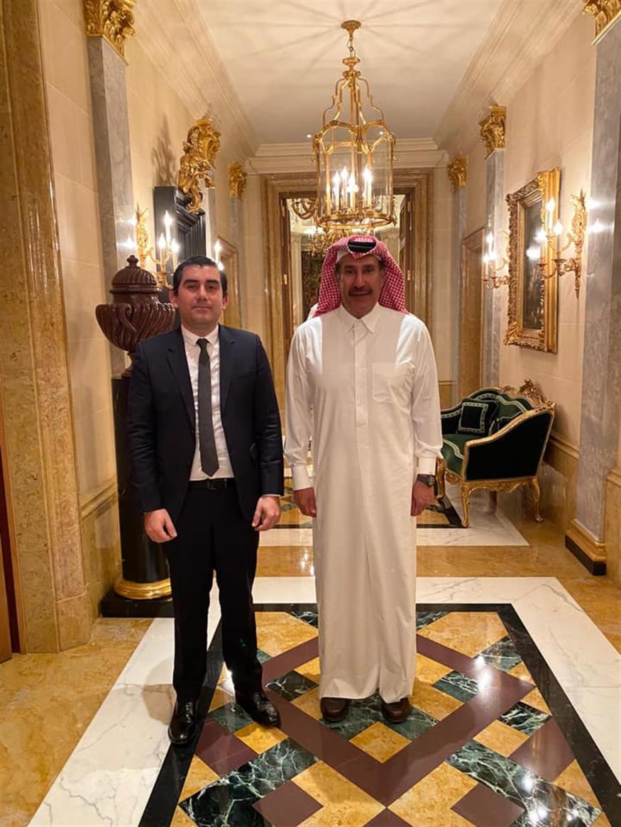 Ο δήμαρχος Σκιάθου με τον σεϊχη του Κατάρ