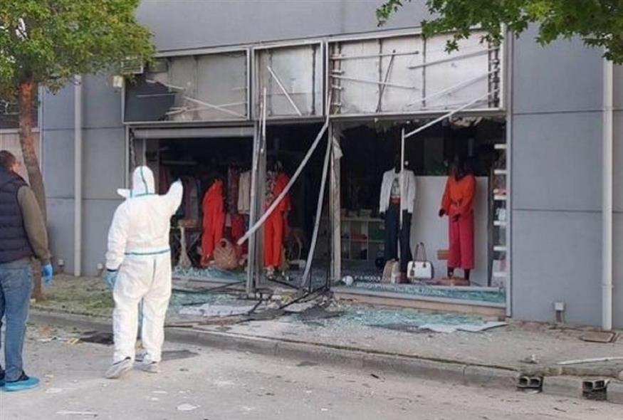 Λάρισα: Από εκρηκτικό μηχανισμό η έκρηξη σε κατάστημα (larissanet.gr)