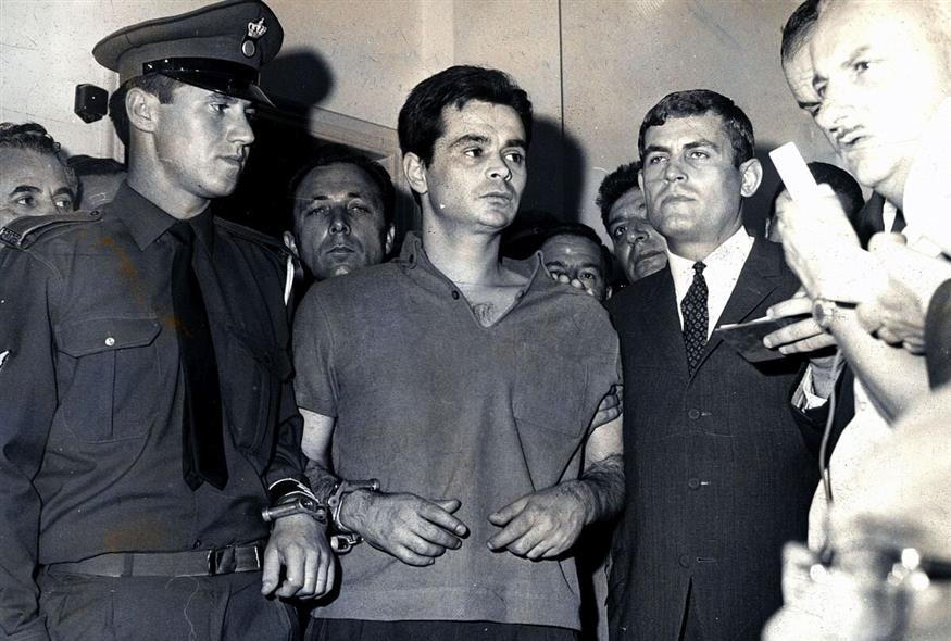 Η στιγμή της σύλληψης του Γρηγόρη Λαμπράκη λίγο πριν τη δολοφονία του / φωτογραφία Αριστοτέλης Σαρρηκώστας