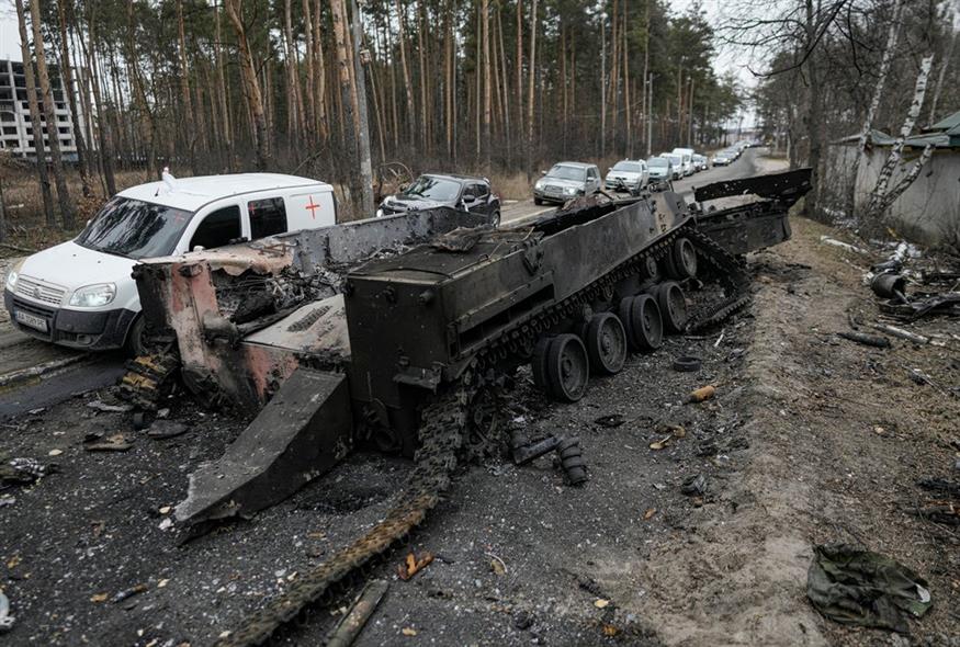 Κατεστραμμένο άρμα μάχης της Ρωσίας στην Ουκρανία / AP Photo/Vadim Ghirda