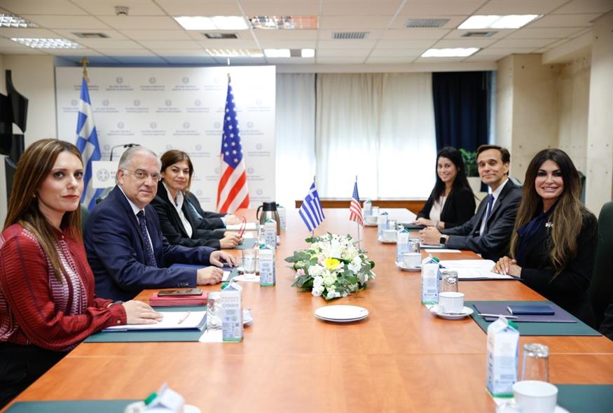 Συνάντηση Θεοδωρικάκου-Γκίλφοϊλ (INTIME)