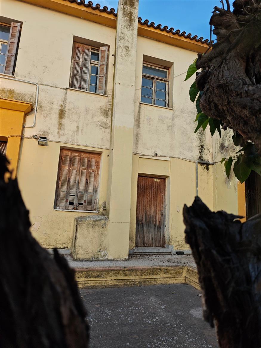 120 χρόνια ιστορίας γεμάτη πόνο και δάκρυ έχουν τα κτίρια των παλαιών φυλακών Ωρωπού / φωτογραφία Κώστας Ασημακόπουλος ethnos.gr