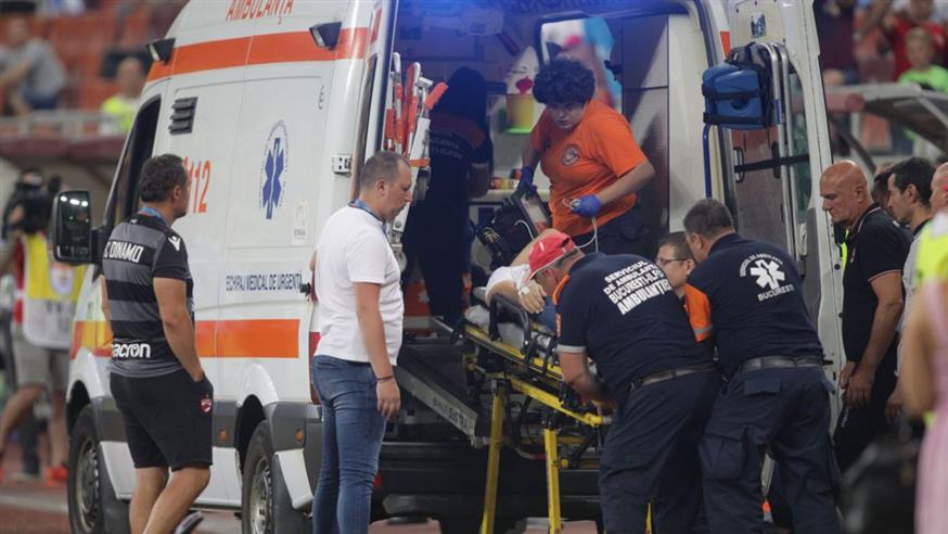Το ασθενοφόρο μπήκε στον αγωνιστικό χώρο για να μεταφέρει τον Εουγκέν Νεαγκόε