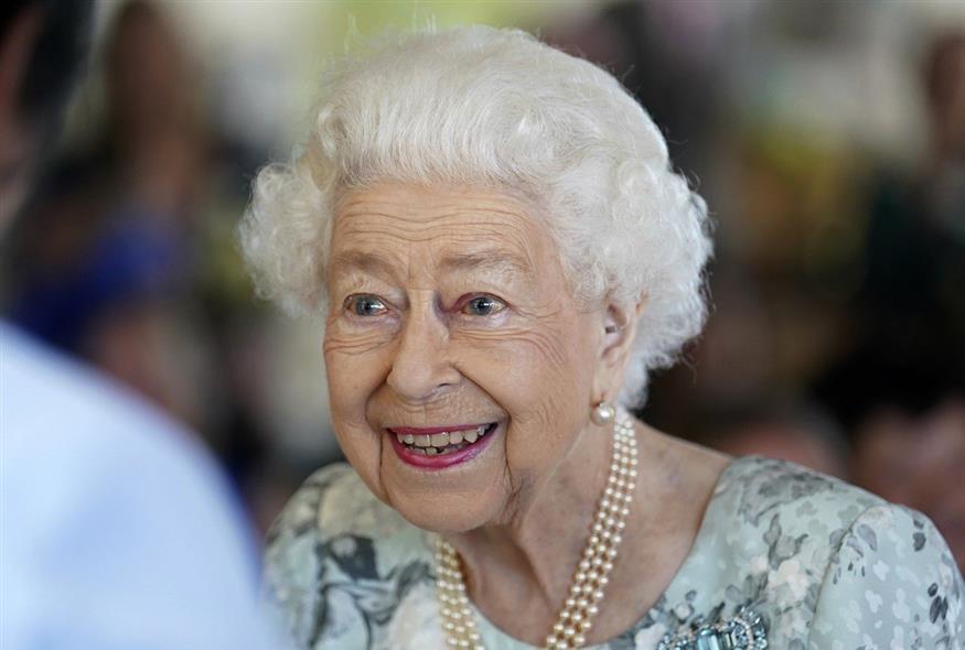 Κορυφώνεται η ανησυχία για την υγείας της Βασίλισσας Ελισάβετ (Associated Press)