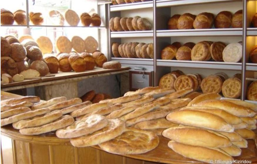 (Ποικιλία ψωμιών σε φούρνο της Τραπεζούντας /φωτ.: Θωμαΐς Κιζιρίδου)