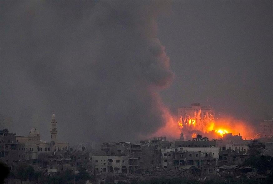 Ισραηλινό χτύπημα στη Γάζα (AP Photo/Ariel Schalit)