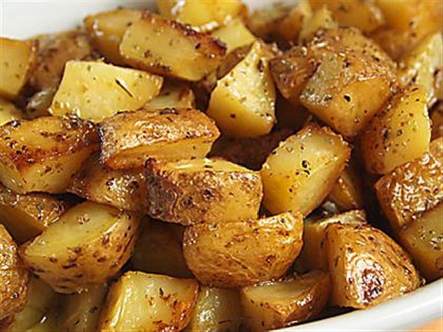 Οι πατάτες φούρνου είναι ένα τέλειο συνοδευτικό, όμως τρώγονται και μόνες τους...