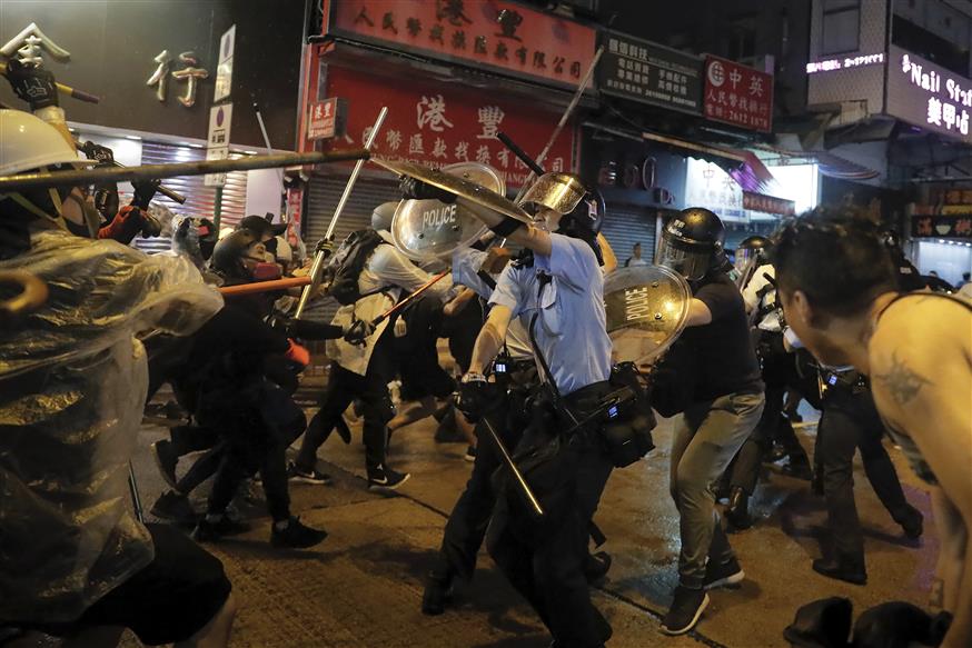 Συμπλοκές της Αστυνομίας με διαδηλωτές στο Χονγκ Κονγκ (copyright: Associated Press)