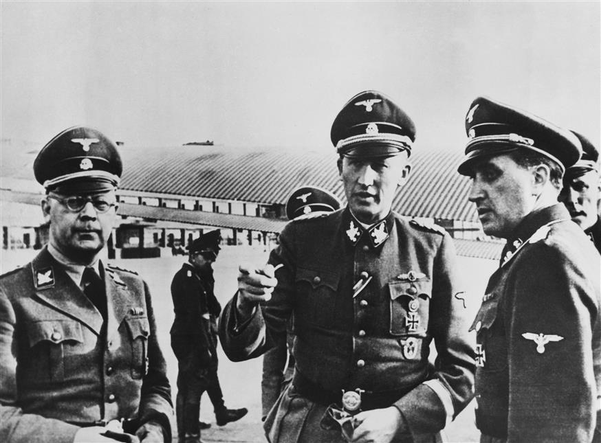 O Reinhard Eugen Tristan Heydrich στο μέσο της φωτογραφίας (Ap Images)