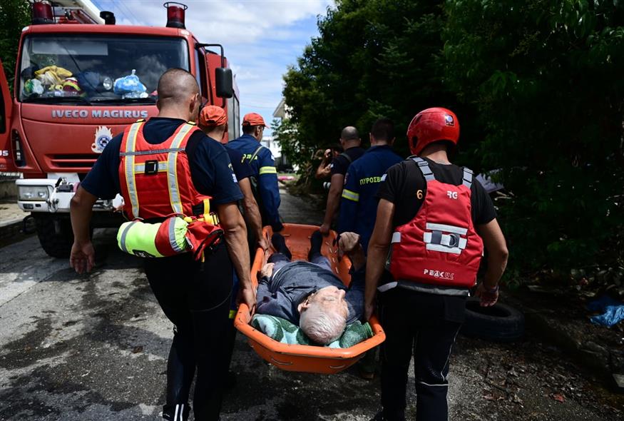 Κακοκαιρία «Daniel» - Συγκλονιστικές εικόνες από τις επιχειρήσεις διάσωσης στην Καρδίτσα/ Εurokinissi (gallery)