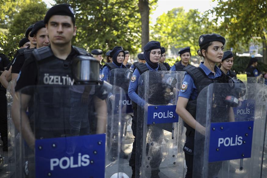 Τούρκοι αστυνομικοί (AP Photo/Emrah Gurel)