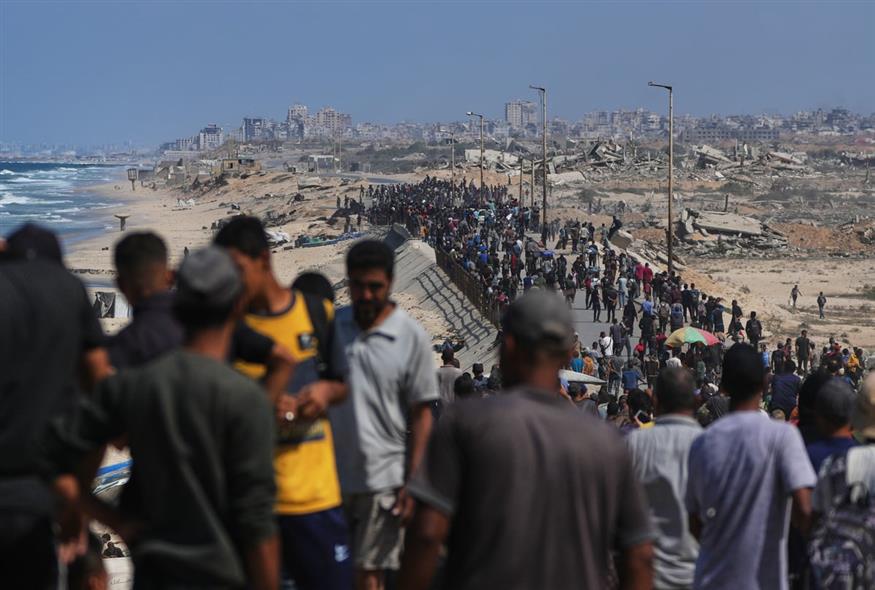 Οι εκτοπισμένοι Παλαιστίνιοι επιστρέφουν μαζικά στη Γάζα μετά τη συμφωνία για κατάπαυση πυρός