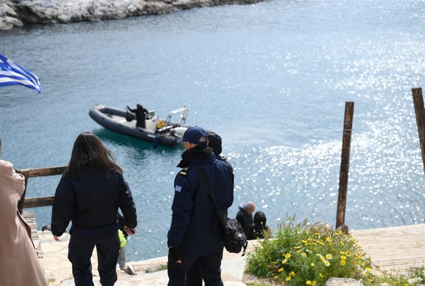 Έρευνες για τον εντοπισμό του 34χρονου δύτη στα Λιμανάκια της Βουλιαγμένης (ΙΝΤΙΜΕ)