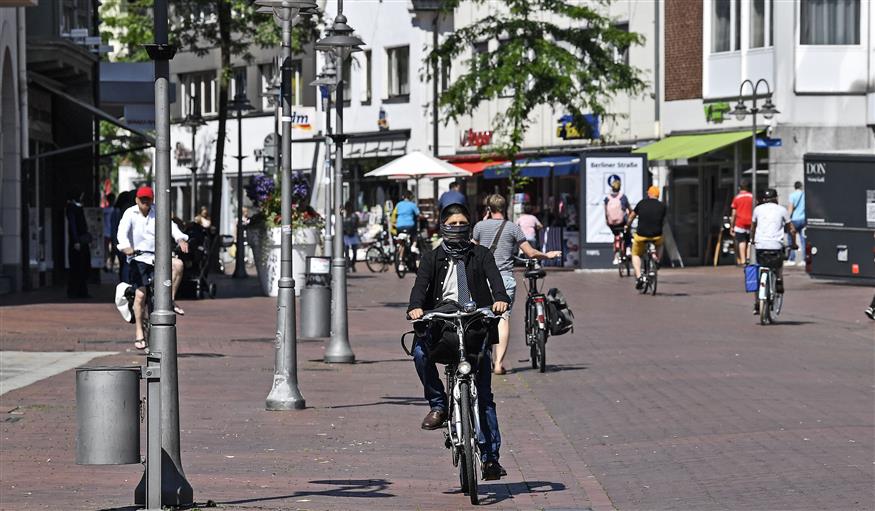 Ποδηλάτες σε γερμανική πόλη (AP Photo/Martin Meissner)