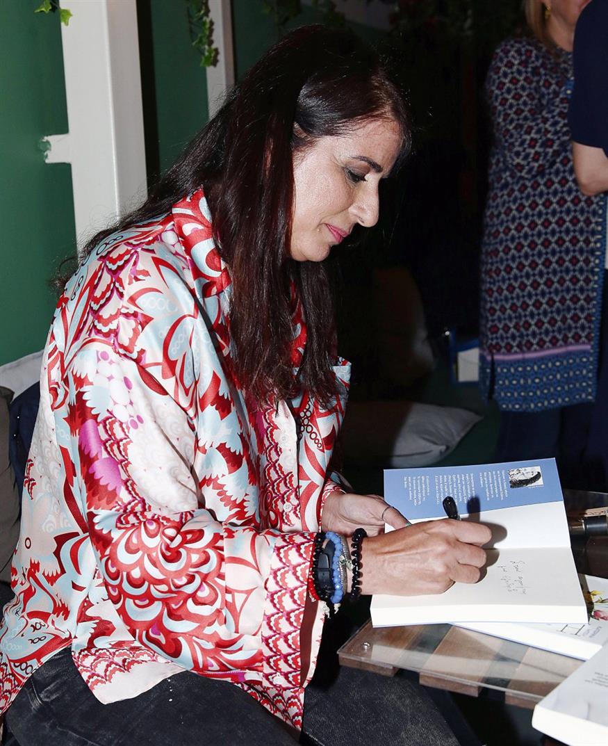 H Κατερίνα Μπέη στην παρουσίαση του νέου της βιβλίου «Η Καλλονή» (Copyright: NDP)