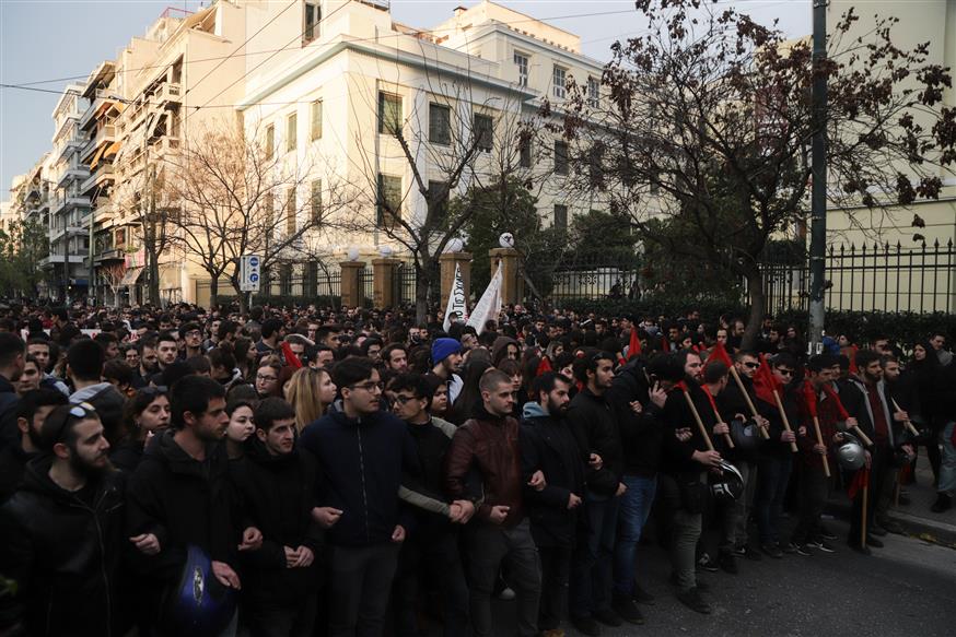 Στιγμιότυπο από πορεία φοιτητών στο κέντρο (eurokinissi)